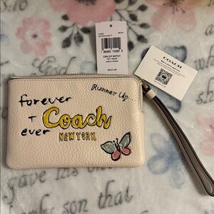 Coach Corner Zip Wristlet With Sketch Print Gold / Chalk Multi CAQ54 NWT